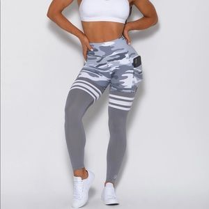 Like brand new! High rise with pocket.